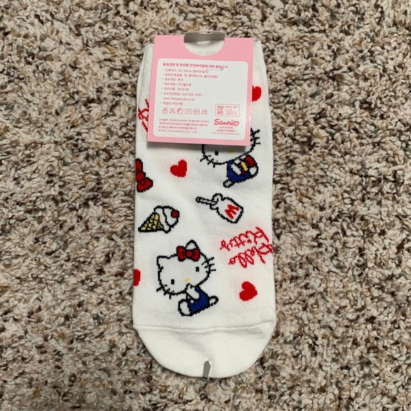 Hello Kitty Sanrio Socks 🎀 - Picture 1 of 2